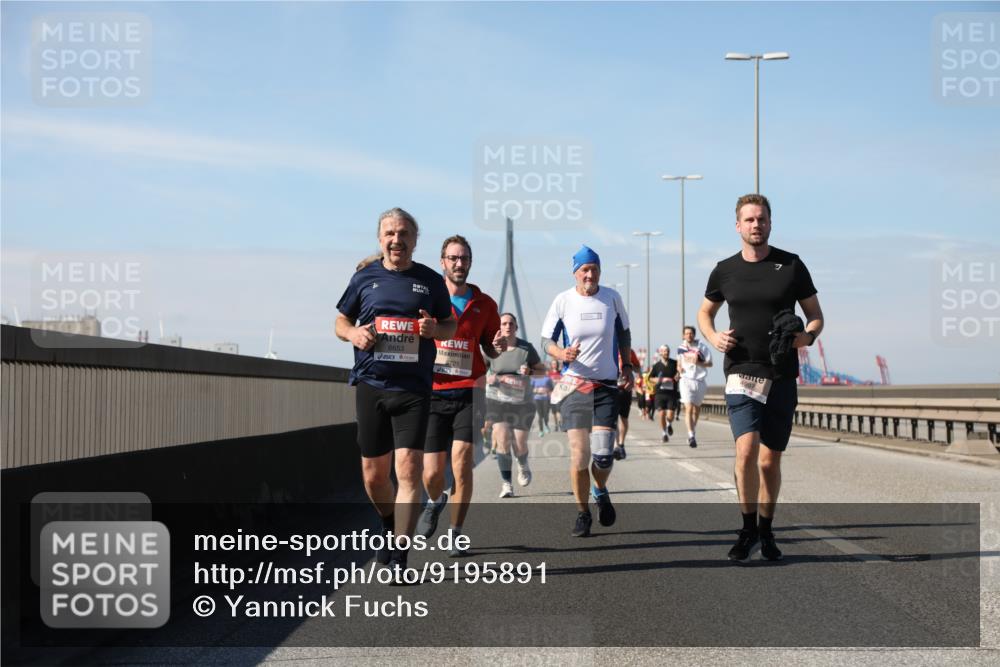 03.10.2025 - Köhlbrandbrückenlauf Yannick Fuchs http://msf.ph/oto/9195891 03.10.2025 12:01:28 Position 3 6653, 4987 meine-sportfotos.de