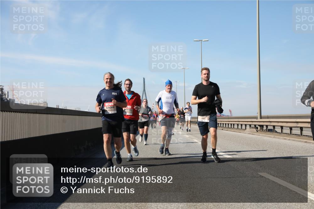 03.10.2025 - Köhlbrandbrückenlauf Yannick Fuchs http://msf.ph/oto/9195892 03.10.2025 12:01:28 Position 3 6653, 4987 meine-sportfotos.de