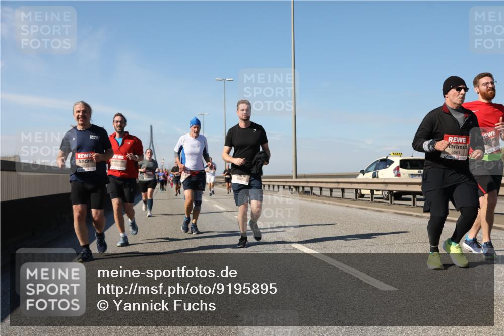 03.10.2025 - Köhlbrandbrückenlauf Yannick Fuchs http://msf.ph/oto/9195895 03.10.2025 12:01:29 Position 3 4987, 6261 meine-sportfotos.de