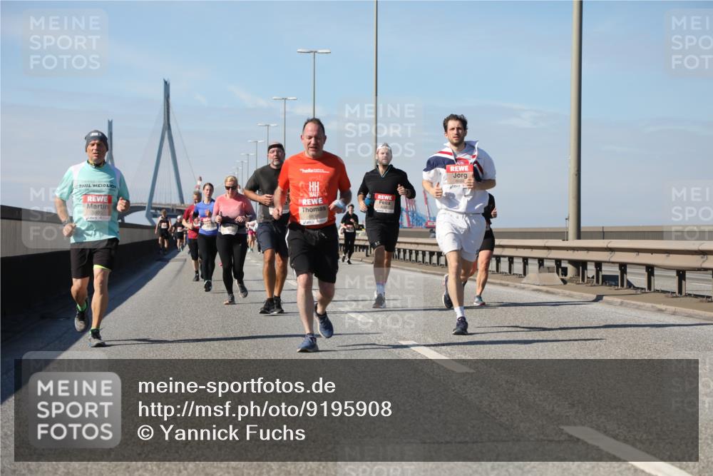 03.10.2025 - Köhlbrandbrückenlauf Yannick Fuchs http://msf.ph/oto/9195908 03.10.2025 12:01:34 Position 3 5506, 4616 meine-sportfotos.de