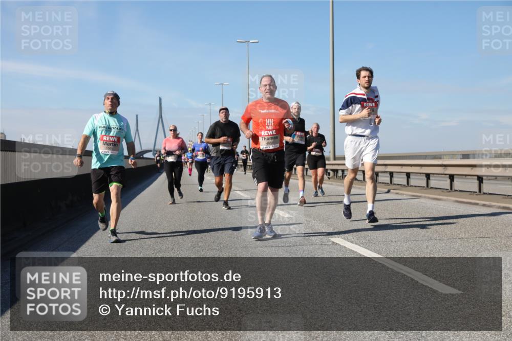 03.10.2025 - Köhlbrandbrückenlauf Yannick Fuchs http://msf.ph/oto/9195913 03.10.2025 12:01:36 Position 3 5506, 4616 meine-sportfotos.de
