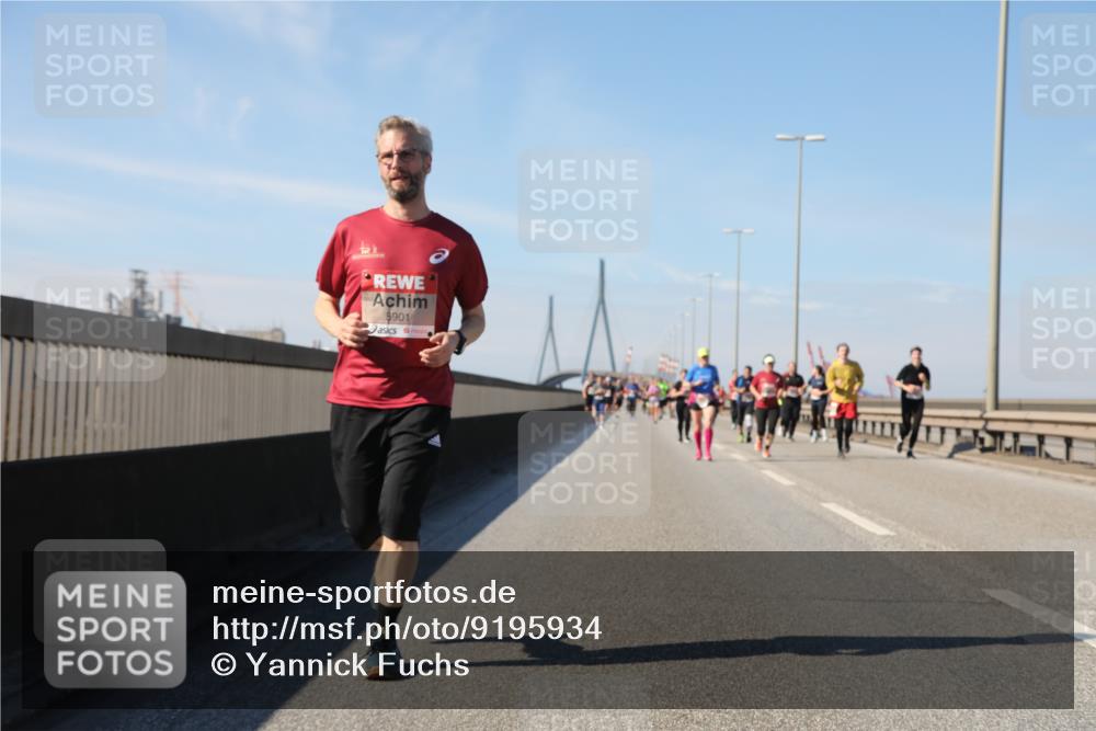 03.10.2025 - Köhlbrandbrückenlauf Yannick Fuchs http://msf.ph/oto/9195934 03.10.2025 12:01:43 Position 3 901 meine-sportfotos.de