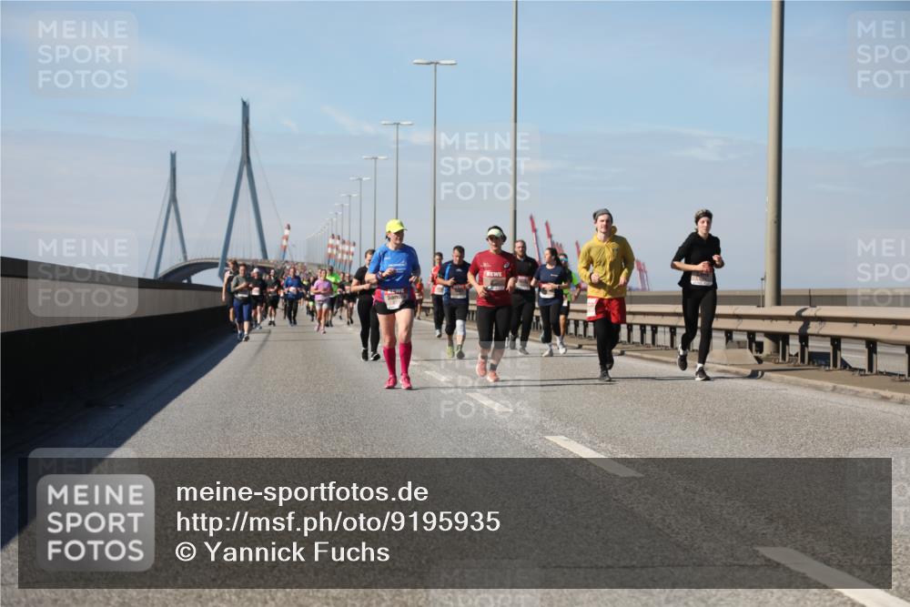03.10.2025 - Köhlbrandbrückenlauf Yannick Fuchs http://msf.ph/oto/9195935 03.10.2025 12:01:43 Position 3  meine-sportfotos.de