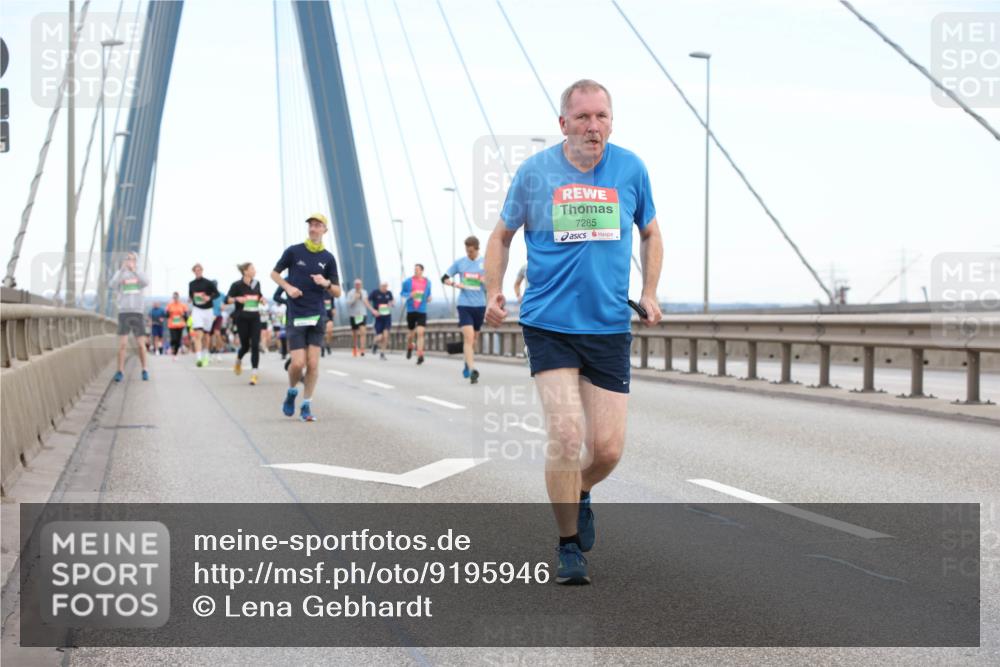 03.10.2025 - Köhlbrandbrückenlauf Lena Gebhardt http://msf.ph/oto/9195946 03.10.2025 15:24:03 Position 1 7285 meine-sportfotos.de