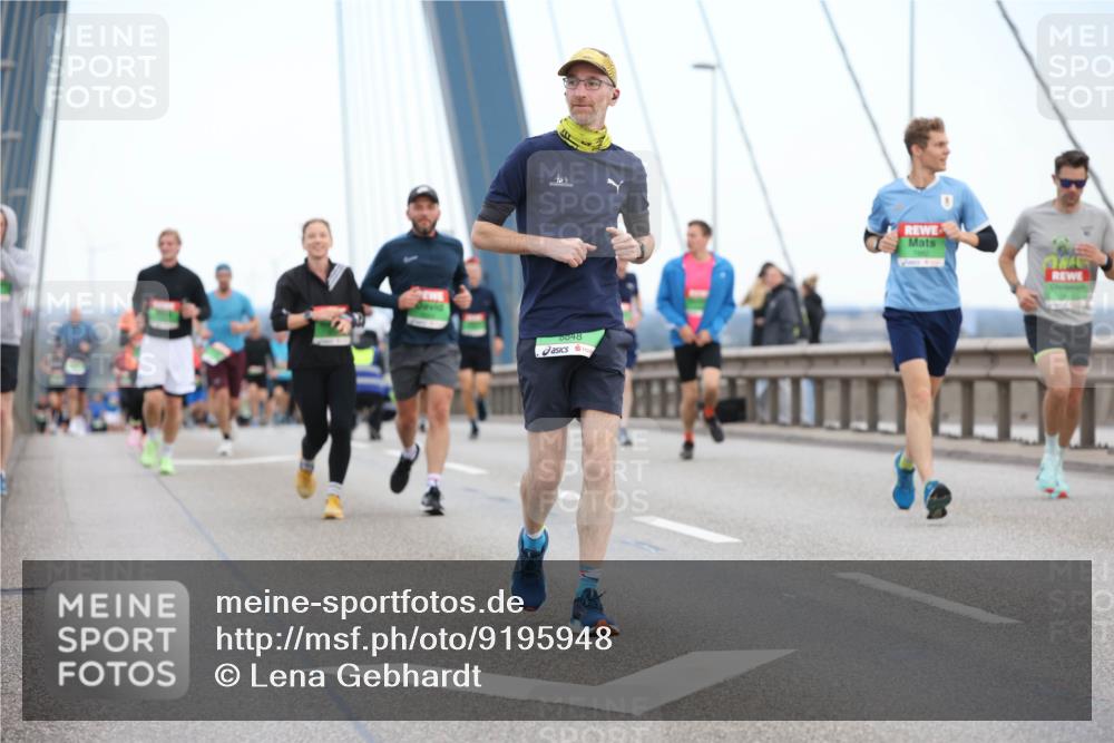 03.10.2025 - Köhlbrandbrückenlauf Lena Gebhardt http://msf.ph/oto/9195948 03.10.2025 15:24:04 Position 1 8848 meine-sportfotos.de