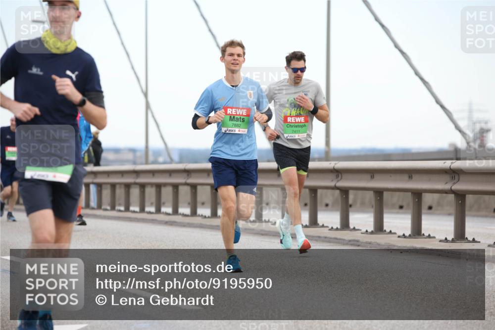 03.10.2025 - Köhlbrandbrückenlauf Lena Gebhardt http://msf.ph/oto/9195950 03.10.2025 15:24:05 Position 1 7882, 7411 meine-sportfotos.de