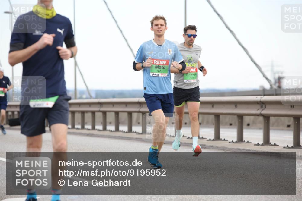 03.10.2025 - Köhlbrandbrückenlauf Lena Gebhardt http://msf.ph/oto/9195952 03.10.2025 15:24:06 Position 1 7882, 7411 meine-sportfotos.de