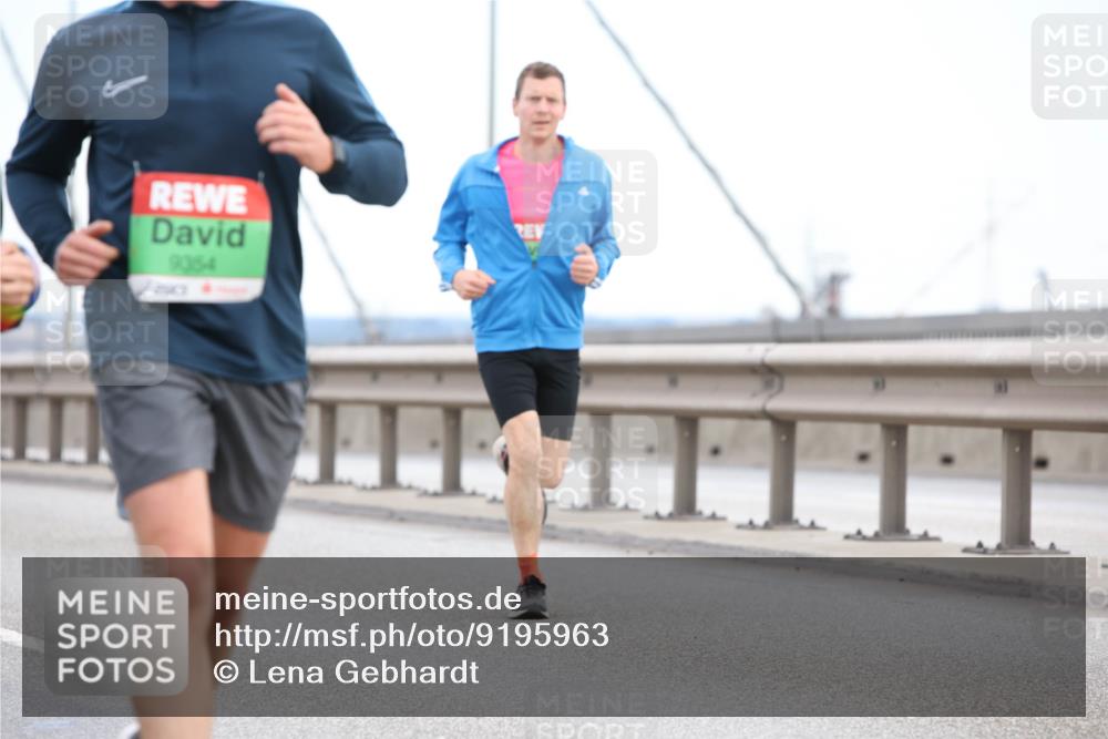 03.10.2025 - Köhlbrandbrückenlauf Lena Gebhardt http://msf.ph/oto/9195963 03.10.2025 15:24:10 Position 1 9354 meine-sportfotos.de
