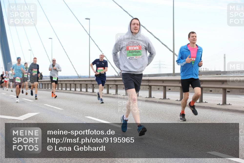 03.10.2025 - Köhlbrandbrückenlauf Lena Gebhardt http://msf.ph/oto/9195965 03.10.2025 15:24:12 Position 1 7643 meine-sportfotos.de