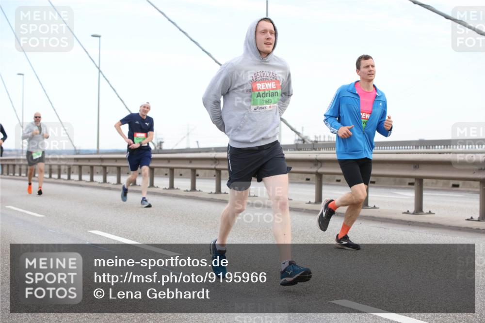 03.10.2025 - Köhlbrandbrückenlauf Lena Gebhardt http://msf.ph/oto/9195966 03.10.2025 15:24:13 Position 1 20, 7643 meine-sportfotos.de