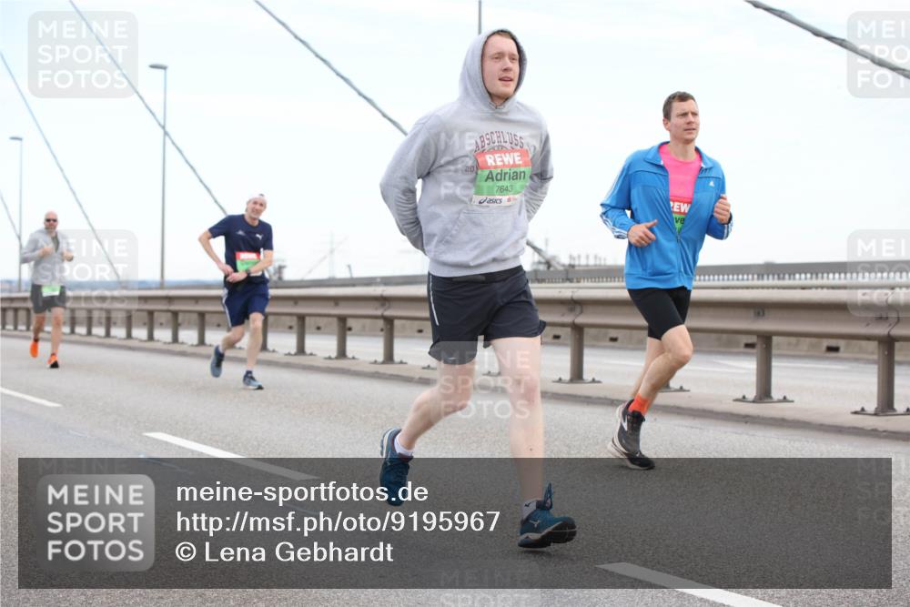 03.10.2025 - Köhlbrandbrückenlauf Lena Gebhardt http://msf.ph/oto/9195967 03.10.2025 15:24:13 Position 1 20, 7643 meine-sportfotos.de