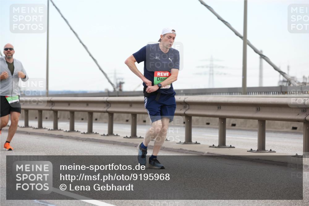 03.10.2025 - Köhlbrandbrückenlauf Lena Gebhardt http://msf.ph/oto/9195968 03.10.2025 15:24:13 Position 1  meine-sportfotos.de