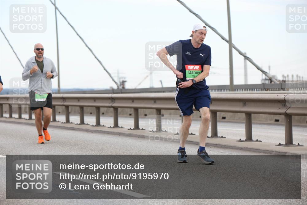 03.10.2025 - Köhlbrandbrückenlauf Lena Gebhardt http://msf.ph/oto/9195970 03.10.2025 15:24:14 Position 1 7281 meine-sportfotos.de