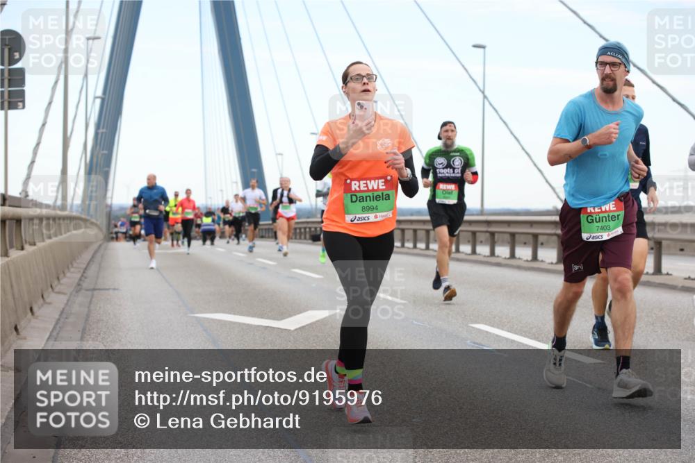 03.10.2025 - Köhlbrandbrückenlauf Lena Gebhardt http://msf.ph/oto/9195976 03.10.2025 15:24:17 Position 1 8994, 7403 meine-sportfotos.de