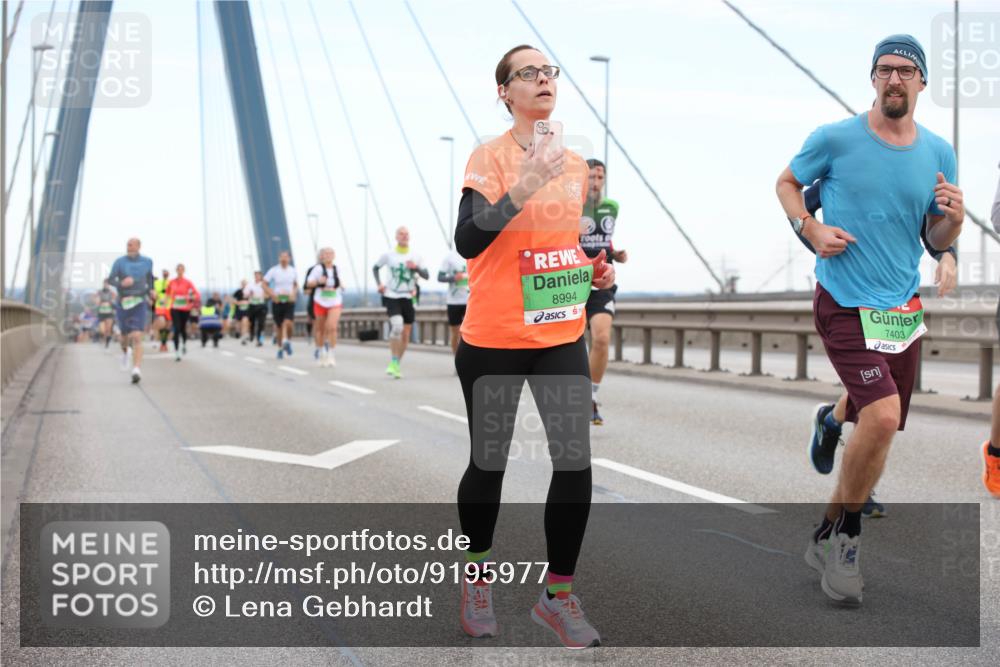 03.10.2025 - Köhlbrandbrückenlauf Lena Gebhardt http://msf.ph/oto/9195977 03.10.2025 15:24:17 Position 1 8994, 7403 meine-sportfotos.de