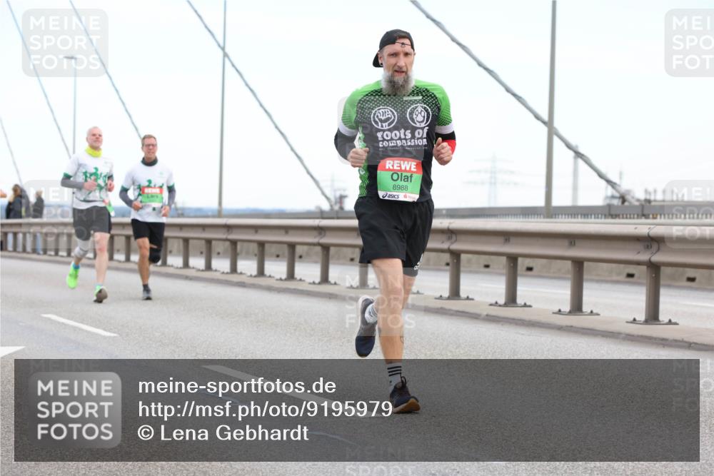03.10.2025 - Köhlbrandbrückenlauf Lena Gebhardt http://msf.ph/oto/9195979 03.10.2025 15:24:18 Position 1 8988 meine-sportfotos.de