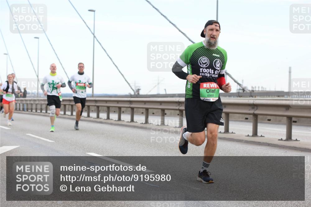 03.10.2025 - Köhlbrandbrückenlauf Lena Gebhardt http://msf.ph/oto/9195980 03.10.2025 15:24:19 Position 1 8988 meine-sportfotos.de