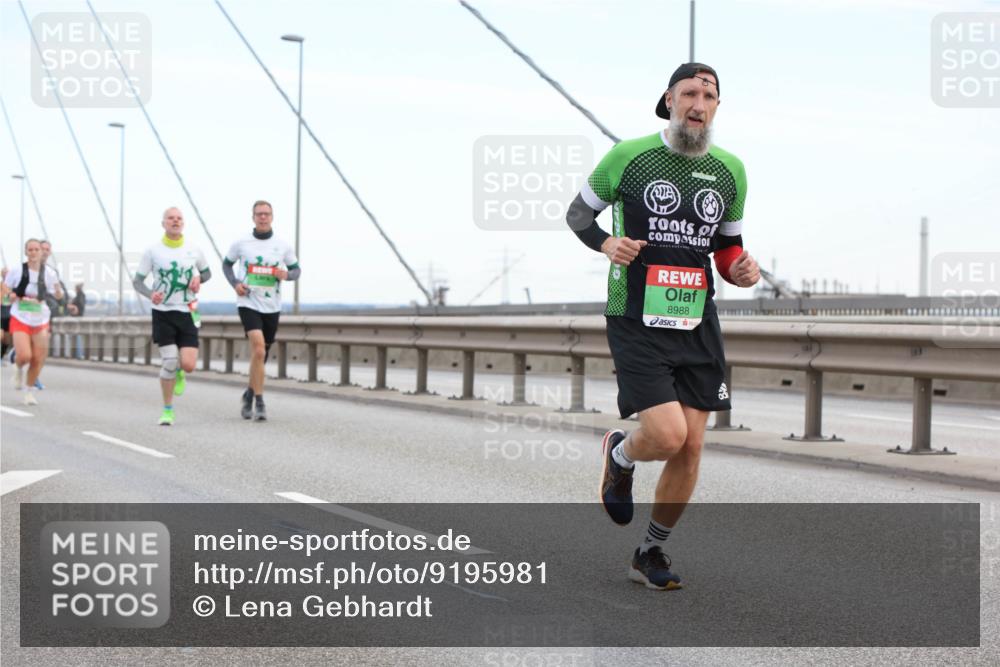 03.10.2025 - Köhlbrandbrückenlauf Lena Gebhardt http://msf.ph/oto/9195981 03.10.2025 15:24:19 Position 1 8988 meine-sportfotos.de