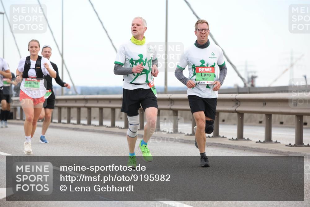 03.10.2025 - Köhlbrandbrückenlauf Lena Gebhardt http://msf.ph/oto/9195982 03.10.2025 15:24:20 Position 1 7599, 9421 meine-sportfotos.de