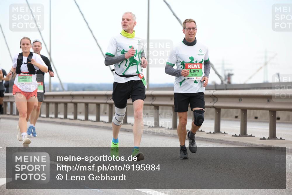 03.10.2025 - Köhlbrandbrückenlauf Lena Gebhardt http://msf.ph/oto/9195984 03.10.2025 15:24:20 Position 1 7599, 9421 meine-sportfotos.de