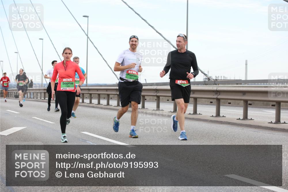 03.10.2025 - Köhlbrandbrückenlauf Lena Gebhardt http://msf.ph/oto/9195993 03.10.2025 15:24:25 Position 1 7386, 9416 meine-sportfotos.de