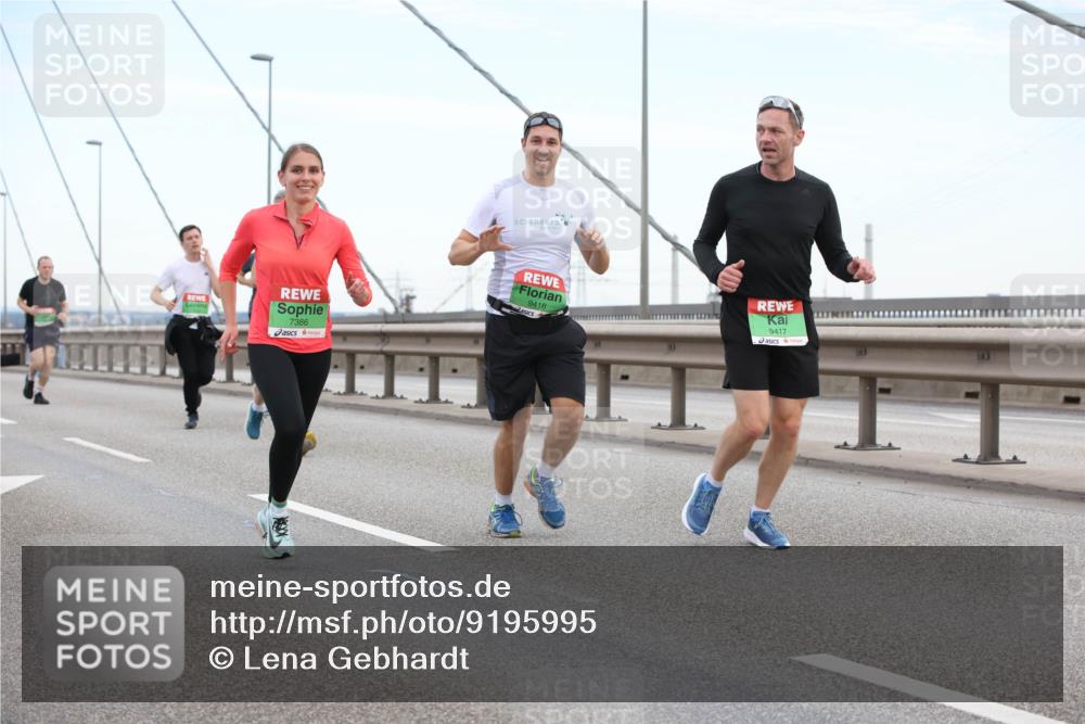 03.10.2025 - Köhlbrandbrückenlauf Lena Gebhardt http://msf.ph/oto/9195995 03.10.2025 15:24:25 Position 1 7386, 9416, 9417 meine-sportfotos.de