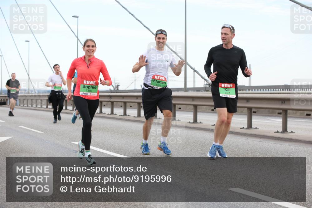03.10.2025 - Köhlbrandbrückenlauf Lena Gebhardt http://msf.ph/oto/9195996 03.10.2025 15:24:25 Position 1 7386, 9416, 9417 meine-sportfotos.de