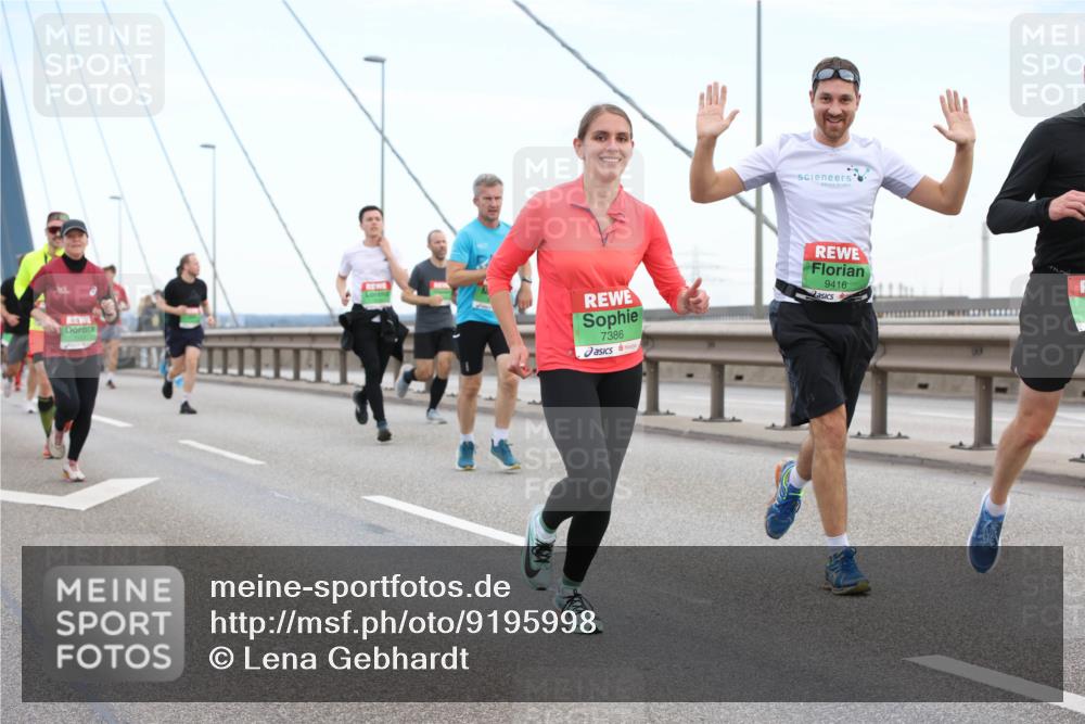 03.10.2025 - Köhlbrandbrückenlauf Lena Gebhardt http://msf.ph/oto/9195998 03.10.2025 15:24:26 Position 1 7386, 9416 meine-sportfotos.de