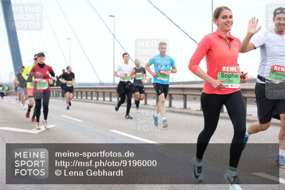 03.10.2025 - Köhlbrandbrückenlauf Lena Gebhardt http://msf.ph/oto/9196000 03.10.2025 15:24:26 Position 1 7386, 9416 meine-sportfotos.de