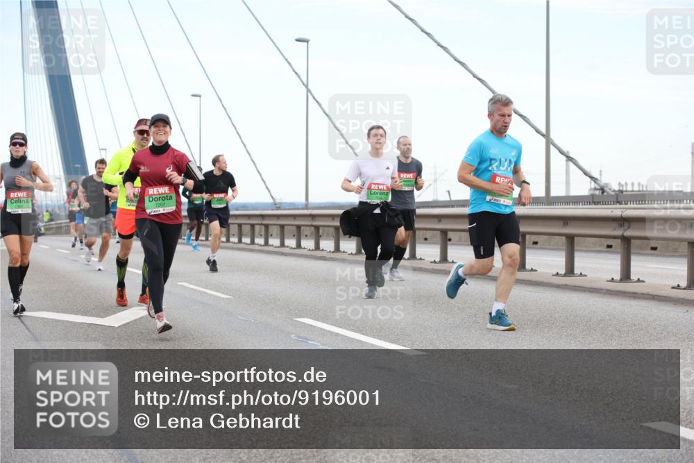 03.10.2025 - Köhlbrandbrückenlauf Lena Gebhardt http://msf.ph/oto/9196001 03.10.2025 15:24:27 Position 1 7207 meine-sportfotos.de