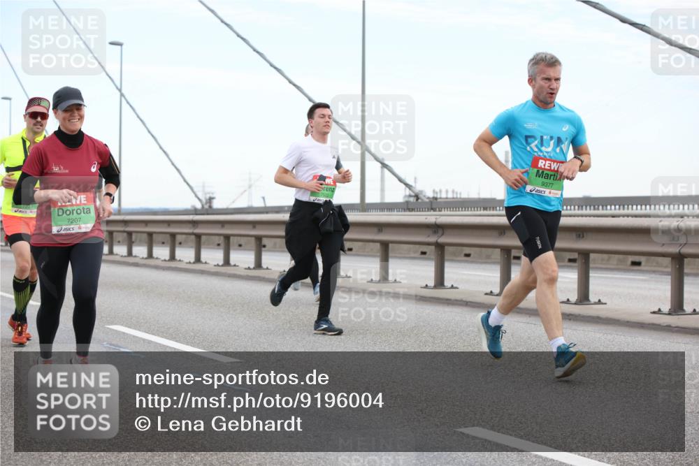 03.10.2025 - Köhlbrandbrückenlauf Lena Gebhardt http://msf.ph/oto/9196004 03.10.2025 15:24:28 Position 1 7207, 9377 meine-sportfotos.de