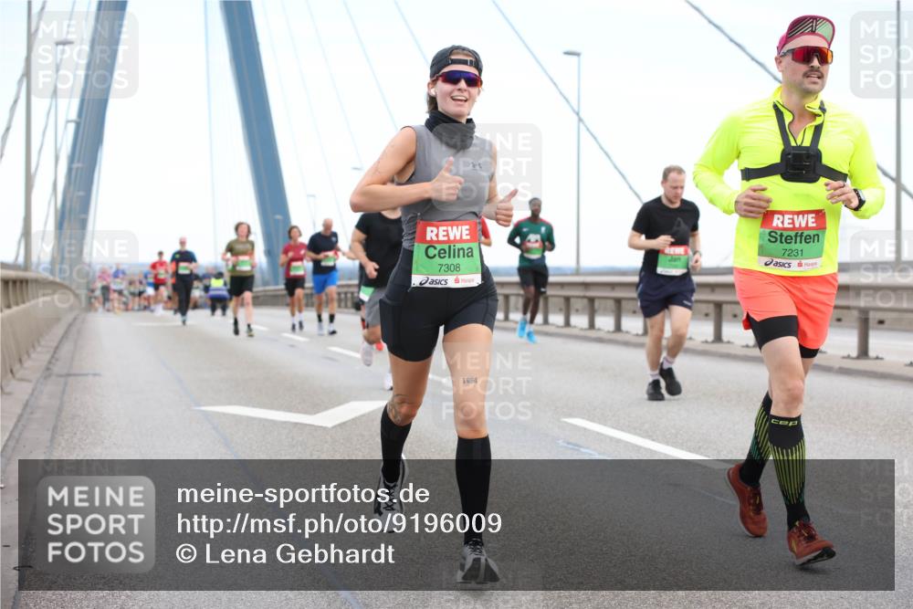 03.10.2025 - Köhlbrandbrückenlauf Lena Gebhardt http://msf.ph/oto/9196009 03.10.2025 15:24:29 Position 1 7308, 1964, 7231 meine-sportfotos.de