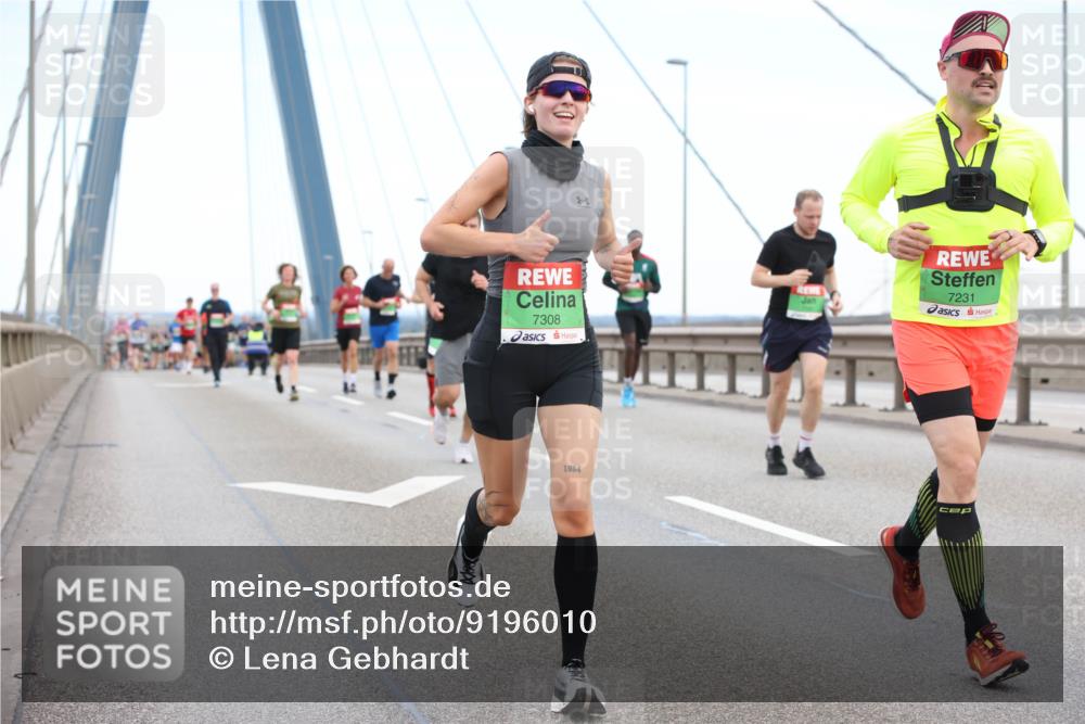 03.10.2025 - Köhlbrandbrückenlauf Lena Gebhardt http://msf.ph/oto/9196010 03.10.2025 15:24:29 Position 1 7231, 7308, 1964 meine-sportfotos.de
