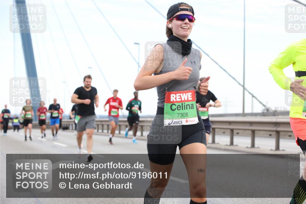 03.10.2025 - Köhlbrandbrückenlauf Lena Gebhardt http://msf.ph/oto/9196011 03.10.2025 15:24:30 Position 1 7308, 1964 meine-sportfotos.de