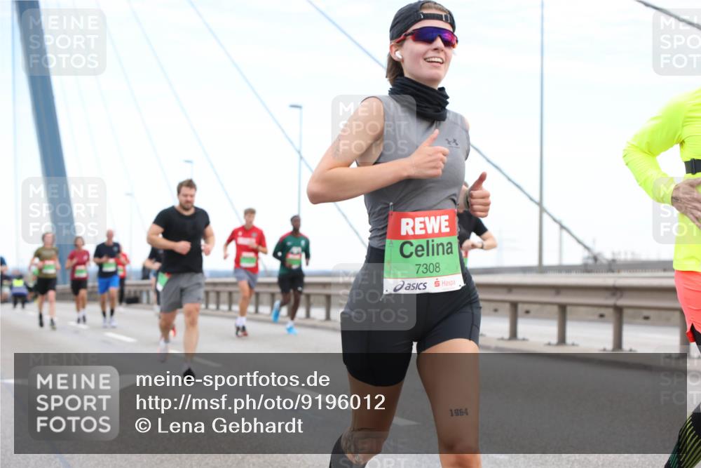 03.10.2025 - Köhlbrandbrückenlauf Lena Gebhardt http://msf.ph/oto/9196012 03.10.2025 15:24:30 Position 1 7308, 1964 meine-sportfotos.de