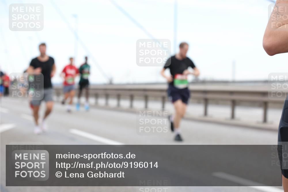 03.10.2025 - Köhlbrandbrückenlauf Lena Gebhardt http://msf.ph/oto/9196014 03.10.2025 15:24:30 Position 1  meine-sportfotos.de