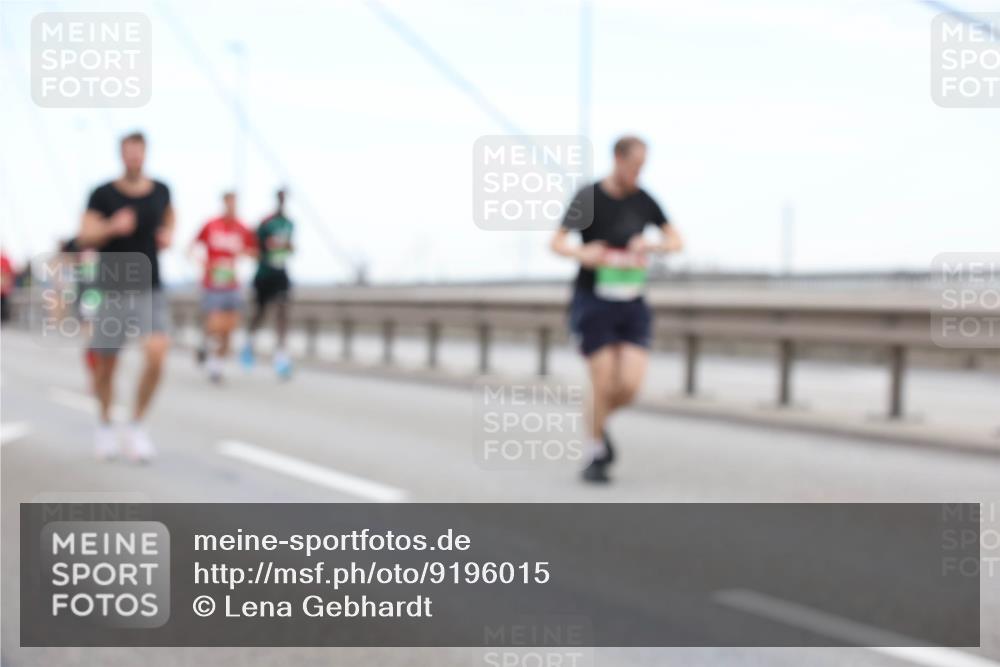 03.10.2025 - Köhlbrandbrückenlauf Lena Gebhardt http://msf.ph/oto/9196015 03.10.2025 15:24:30 Position 1  meine-sportfotos.de
