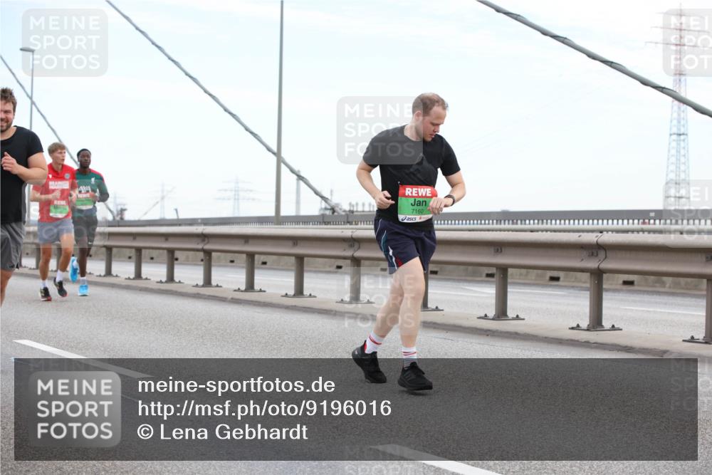 03.10.2025 - Köhlbrandbrückenlauf Lena Gebhardt http://msf.ph/oto/9196016 03.10.2025 15:24:31 Position 1 7160 meine-sportfotos.de