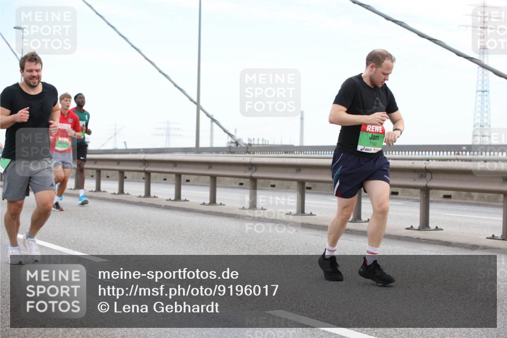 03.10.2025 - Köhlbrandbrückenlauf Lena Gebhardt http://msf.ph/oto/9196017 03.10.2025 15:24:31 Position 1 7160 meine-sportfotos.de