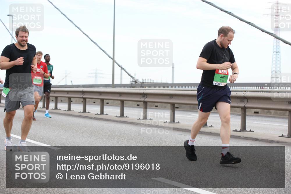 03.10.2025 - Köhlbrandbrückenlauf Lena Gebhardt http://msf.ph/oto/9196018 03.10.2025 15:24:31 Position 1 7160 meine-sportfotos.de