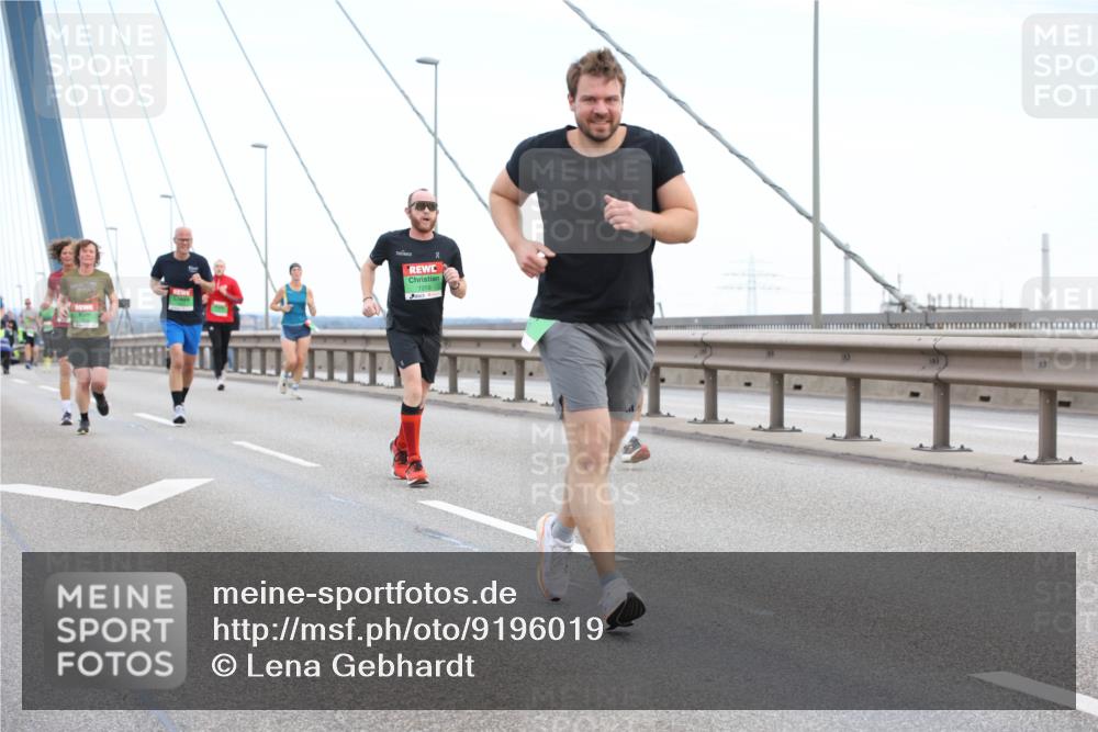 03.10.2025 - Köhlbrandbrückenlauf Lena Gebhardt http://msf.ph/oto/9196019 03.10.2025 15:24:32 Position 1  meine-sportfotos.de