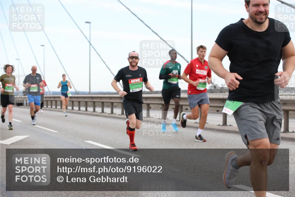 03.10.2025 - Köhlbrandbrückenlauf Lena Gebhardt http://msf.ph/oto/9196022 03.10.2025 15:24:33 Position 1 7259, 247, 1122 meine-sportfotos.de