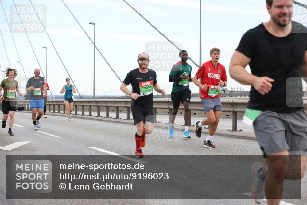 03.10.2025 - Köhlbrandbrückenlauf Lena Gebhardt http://msf.ph/oto/9196023 03.10.2025 15:24:33 Position 1 7259, 96, 247, 7342 meine-sportfotos.de