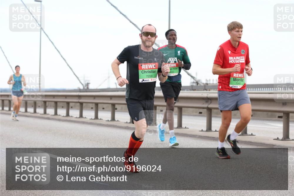 03.10.2025 - Köhlbrandbrückenlauf Lena Gebhardt http://msf.ph/oto/9196024 03.10.2025 15:24:33 Position 1 96, 20, 7259, 632, 247, 7342 meine-sportfotos.de