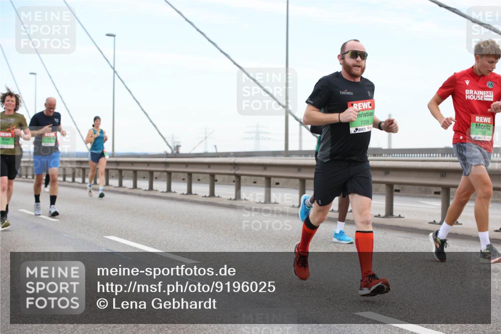 03.10.2025 - Köhlbrandbrückenlauf Lena Gebhardt http://msf.ph/oto/9196025 03.10.2025 15:24:33 Position 1 7259, 96, 247, 7342 meine-sportfotos.de