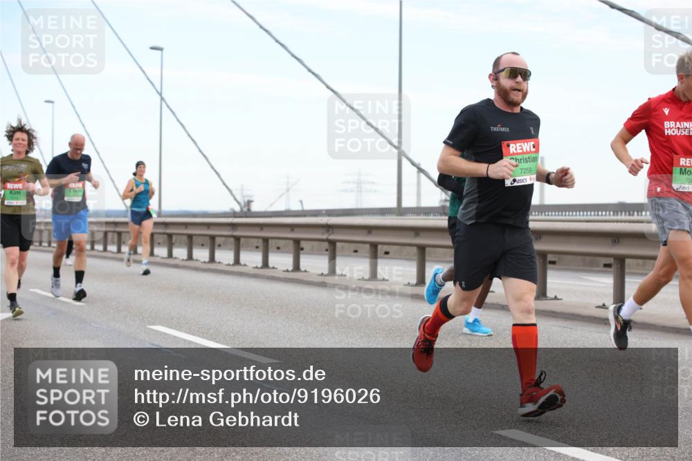 03.10.2025 - Köhlbrandbrückenlauf Lena Gebhardt http://msf.ph/oto/9196026 03.10.2025 15:24:34 Position 1 7259, 734 meine-sportfotos.de