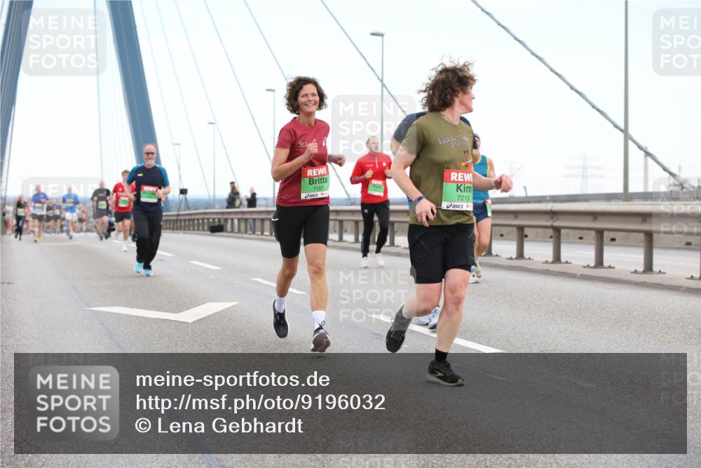 03.10.2025 - Köhlbrandbrückenlauf Lena Gebhardt http://msf.ph/oto/9196032 03.10.2025 15:24:35 Position 1 7151, 7213 meine-sportfotos.de