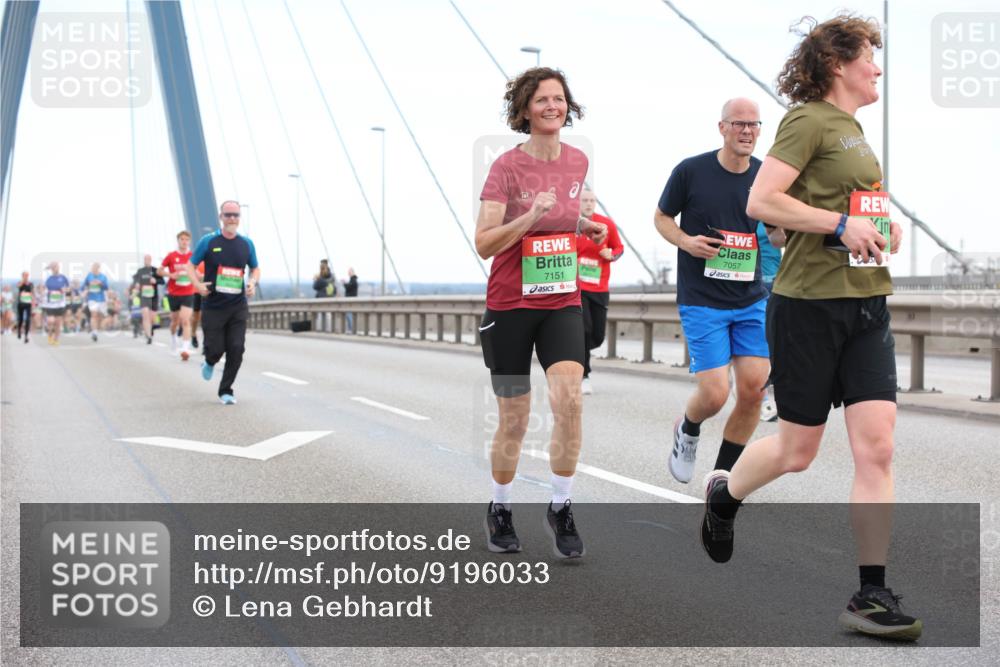 03.10.2025 - Köhlbrandbrückenlauf Lena Gebhardt http://msf.ph/oto/9196033 03.10.2025 15:24:36 Position 1 7151, 7057 meine-sportfotos.de