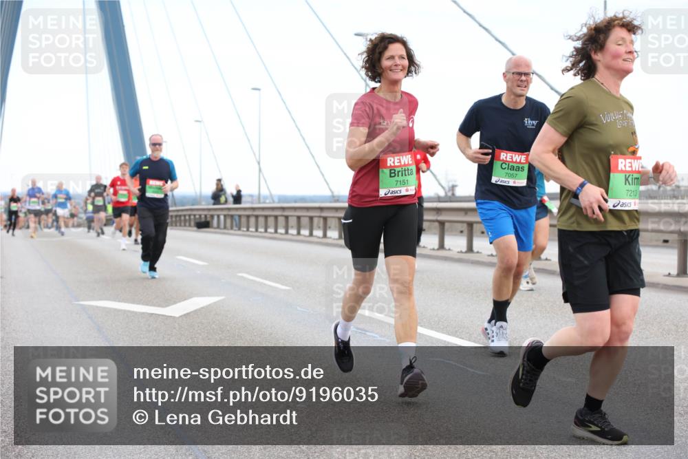 03.10.2025 - Köhlbrandbrückenlauf Lena Gebhardt http://msf.ph/oto/9196035 03.10.2025 15:24:36 Position 1 7151, 7057, 7213 meine-sportfotos.de