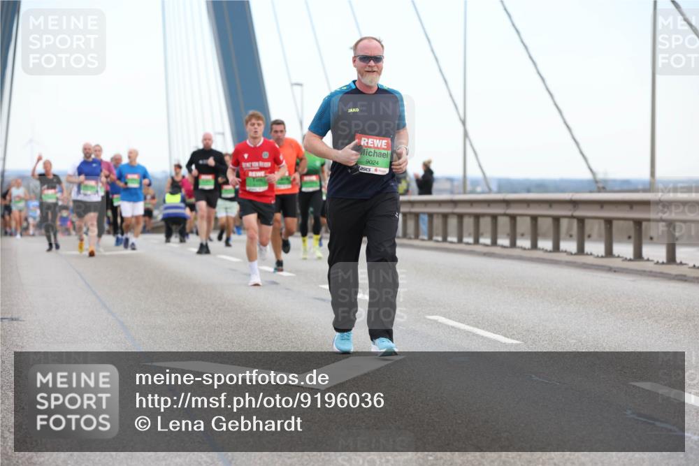 03.10.2025 - Köhlbrandbrückenlauf Lena Gebhardt http://msf.ph/oto/9196036 03.10.2025 15:24:37 Position 1 9024 meine-sportfotos.de